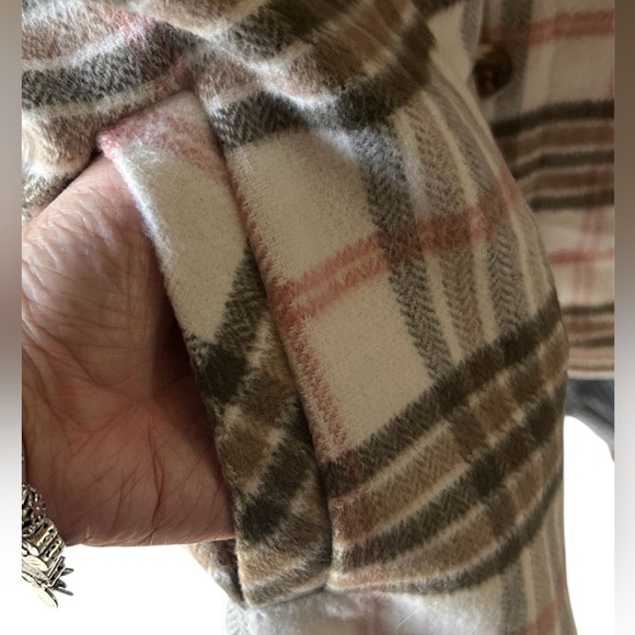 Kenzie Jeans Women's Plaid Button Up Shacket - Picture 3 of 6